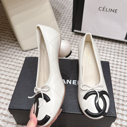 CHANEL 26S PEARL HIGH HEELS 55 MM IN WHITE CALFSKIN WITH BLACK CC LOGO