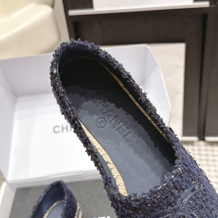 CHANEL 26S SLIP ONS IN NAVY BLUE TWEED AND PATENT CALFSKIN