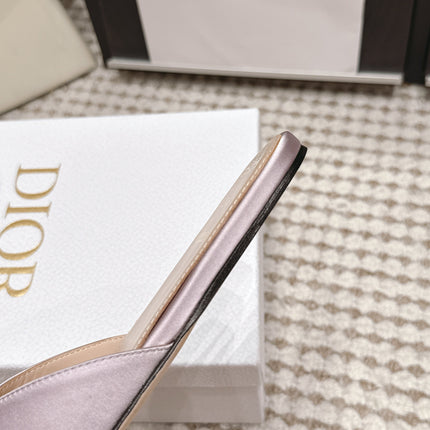 DIOR 26S FLAT SANDAL IN DUSTY PINK SATIN WITH BOW