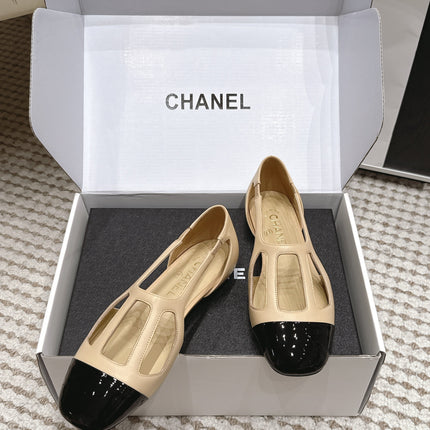 CHANEL 26S ROUND TOE MARY JANE FLATS IN OFF BEIGE CUTOUT CALFSKIN WITH BLACK PATENT TOE