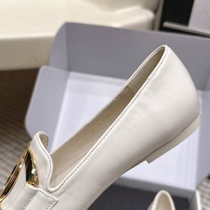 CHANEL 26S SQUARE TOE FLATS IN WHITE CALFSKIN WITH GOLD TONE CC LOGO