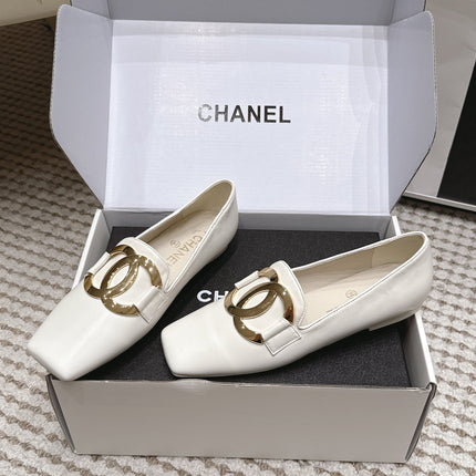 CHANEL 26S SQUARE TOE FLATS IN WHITE CALFSKIN WITH GOLD TONE CC LOGO