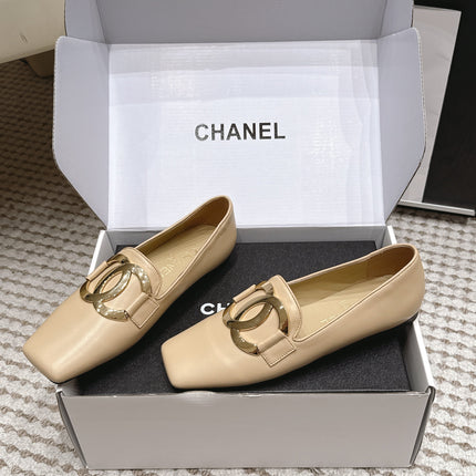 CHANEL 26S SQUARE TOE FLATS IN BEIGE CALFSKIN WITH GOLD TONE CC LOGO