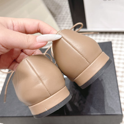 CHANEL 26S LACE-UP OXFORD SHOES IN LIGHT BROWN CALFSKIN WITH BLACK TOE CAP