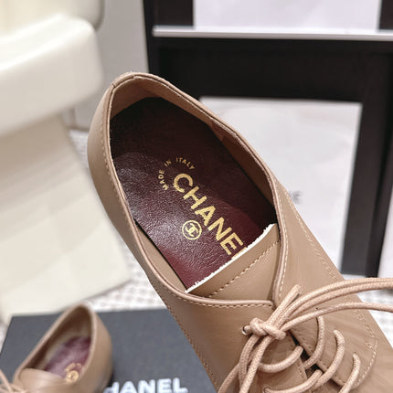 CHANEL 26S LACE-UP OXFORD SHOES IN LIGHT BROWN CALFSKIN WITH BLACK TOE CAP