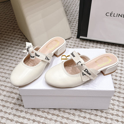 DIOR 26S CLOSED-TOE LOW-HEEL MULE IN IVORY WHITE CALFSKIN WITH BOW