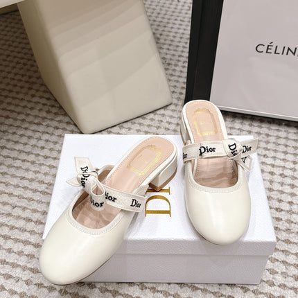 DIOR 26S CLOSED-TOE LOW-HEEL MULE IN IVORY WHITE CALFSKIN WITH BOW