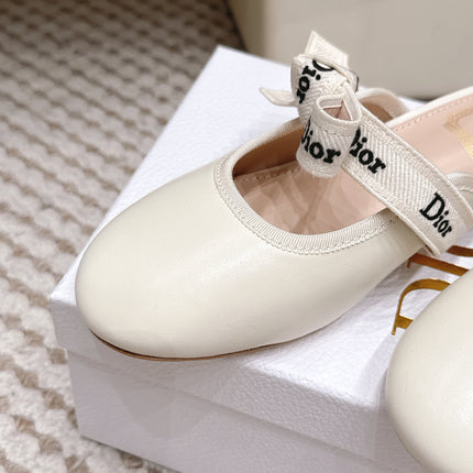 DIOR 26S CLOSED-TOE LOW-HEEL MULE IN IVORY WHITE CALFSKIN WITH BOW