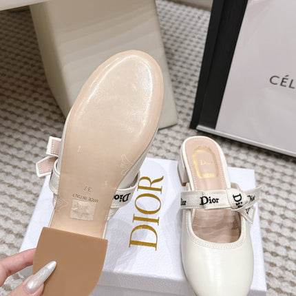 DIOR 26S CLOSED-TOE LOW-HEEL MULE IN IVORY WHITE CALFSKIN WITH BOW