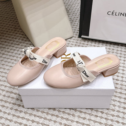 DIOR 26S CLOSED-TOE LOW-HEEL MULE IN LIGHT PINK CALFSKIN WITH BOW