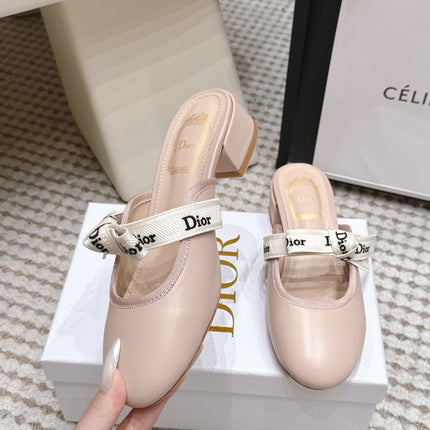DIOR 26S CLOSED-TOE LOW-HEEL MULE IN LIGHT PINK CALFSKIN WITH BOW