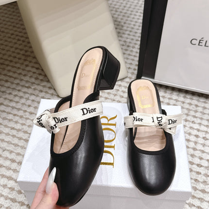 DIOR 26S CLOSED-TOE LOW-HEEL MULE IN BLACK CALFSKIN WITH BOW