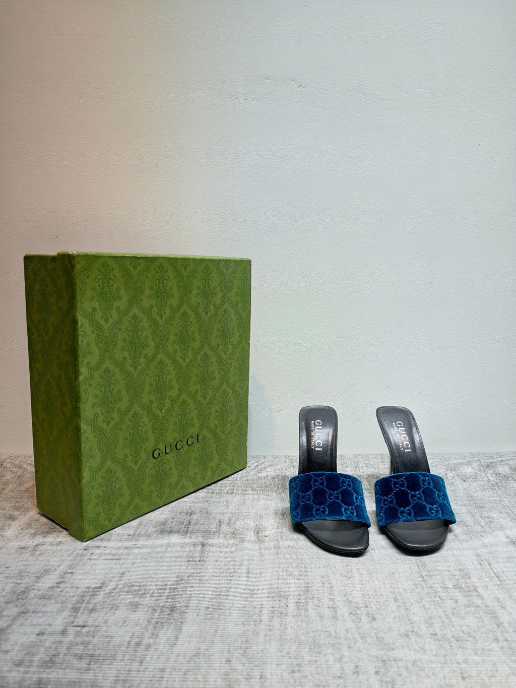 GUCCI 26S MULE SANDALS 110MM IN ROYAL BLUE VELVET GG EMBOSSED