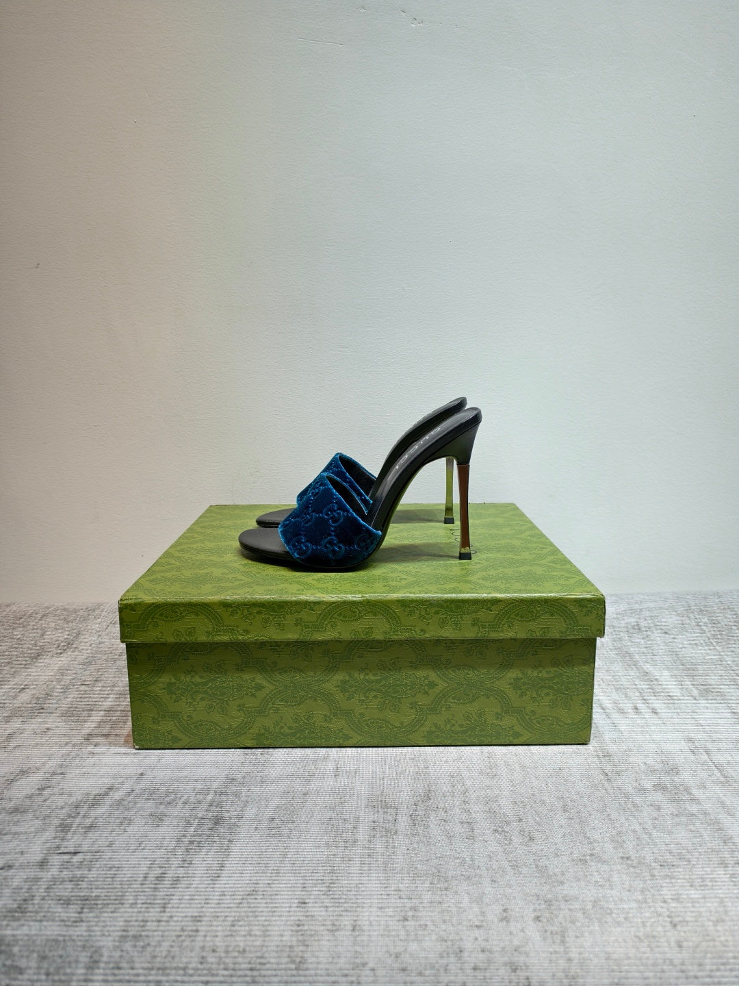 GUCCI 26S MULE SANDALS 110MM IN ROYAL BLUE VELVET GG EMBOSSED