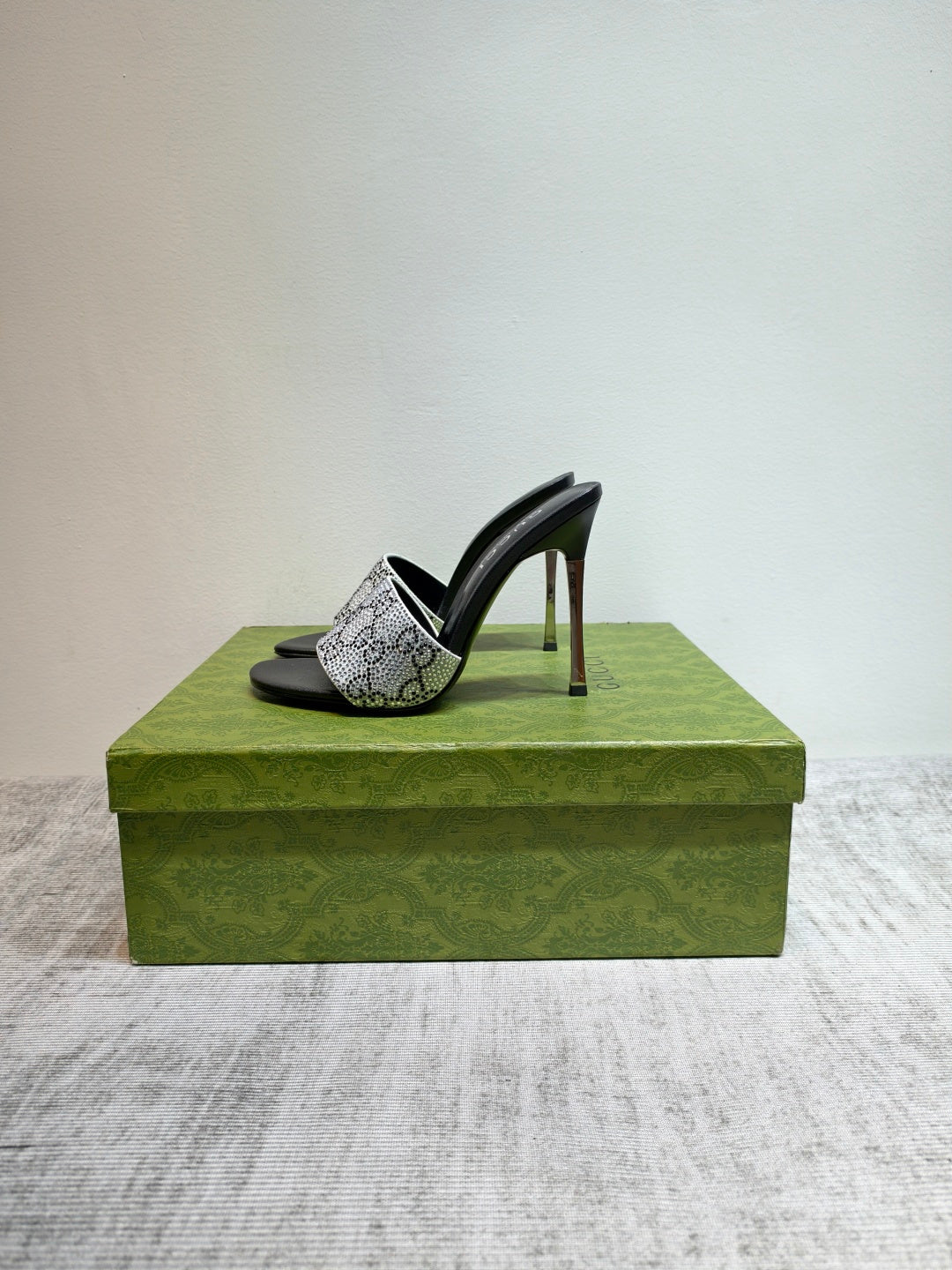 GUCCI 26S MULE SANDALS 110MM IN SILVER SATIN CRYSTAL GG