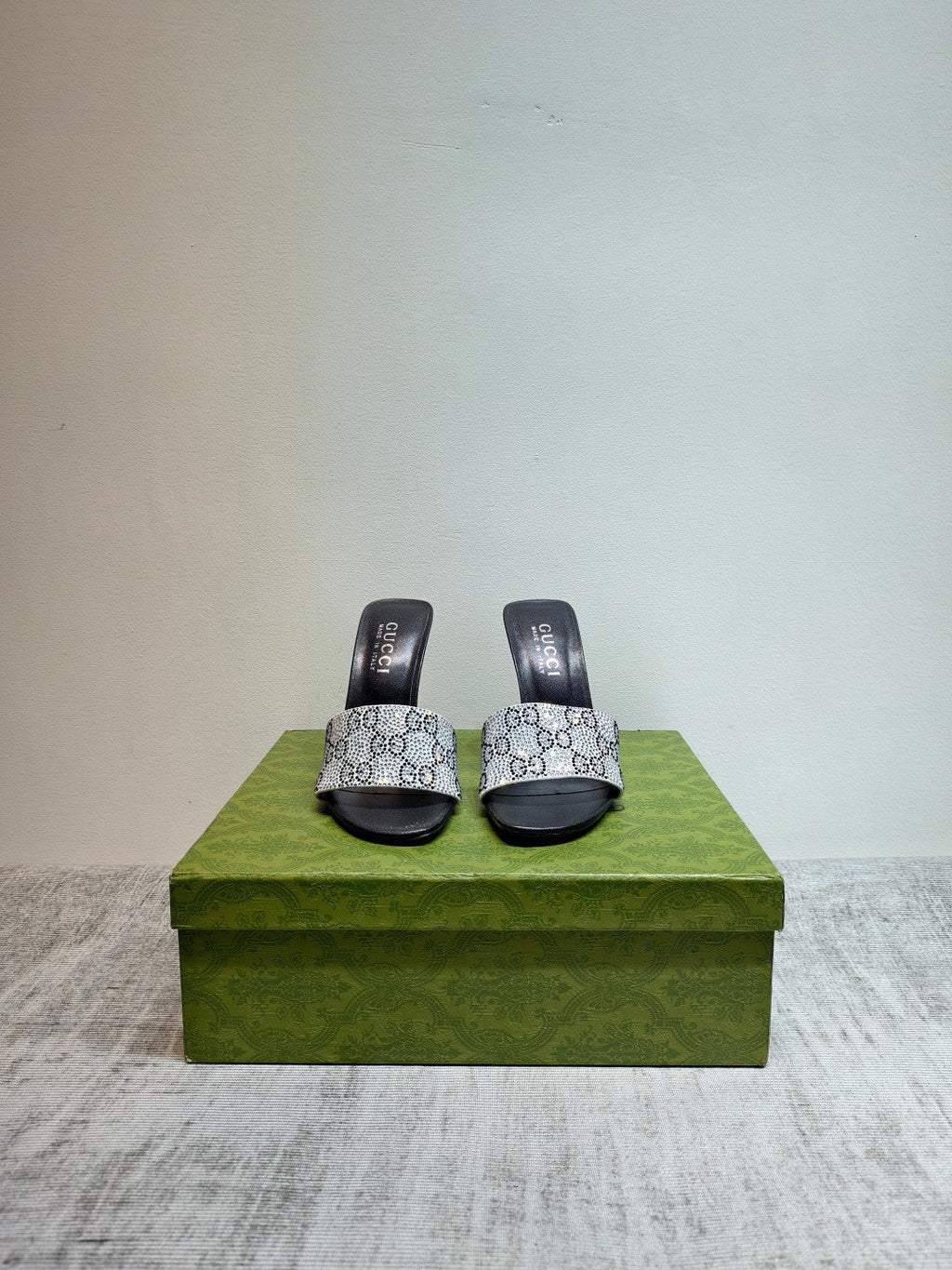 GUCCI 26S MULE SANDALS 110MM IN SILVER SATIN CRYSTAL GG