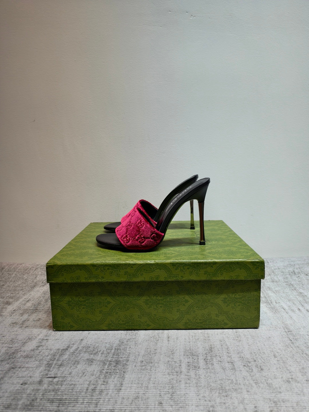 GUCCI 26S MULE SANDALS 110MM IN DARK RED VELVET GG EMBOSSED