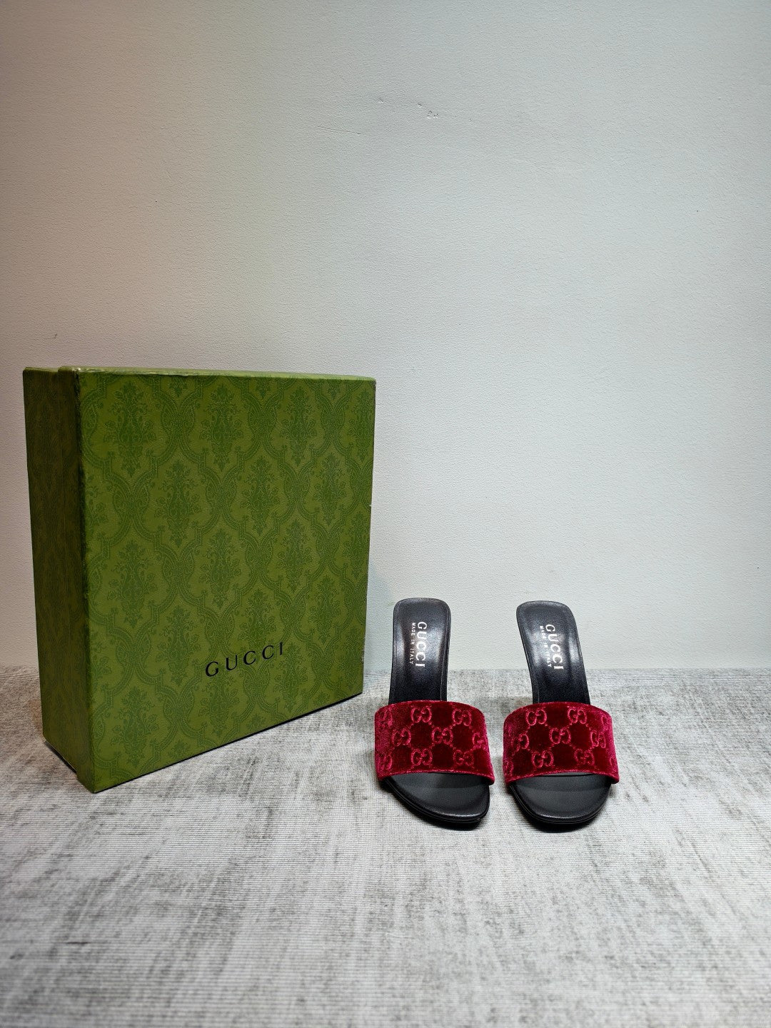 GUCCI 26S MULE SANDALS 110MM IN DARK RED VELVET GG EMBOSSED