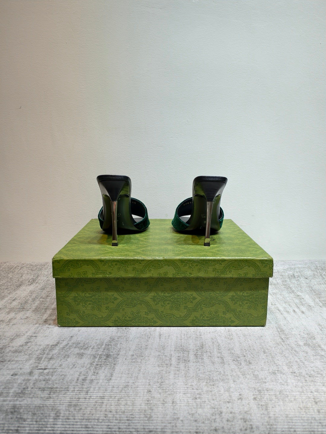 GUCCI 26S MULE SANDALS 110MM IN DARK GREEN VELVET GG EMBOSSED