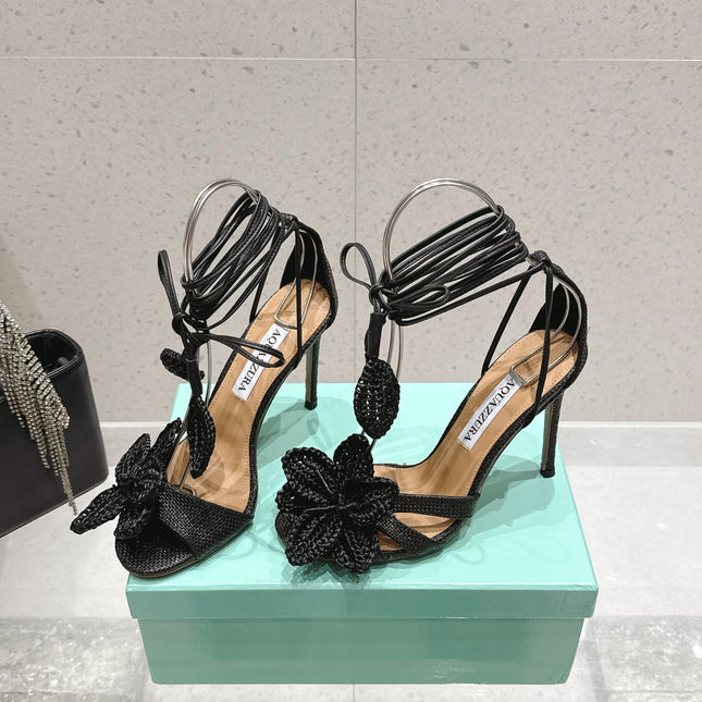 AQUAZZURA 26S FLORAL HEELS 100 MM IN BLACK WOVEN RAFFIA