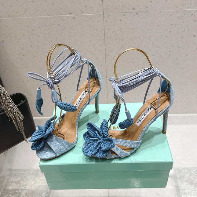 AQUAZZURA 26S FLORAL HEELS 100 MM IN PASTEL BLUE WOVEN RAFFIA AND FABRIC