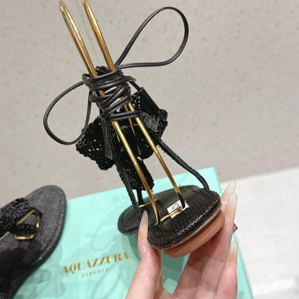 AQUAZZURA 26S FLORAL THONG SANDALS IN BLACK WOVEN RAFFIA
