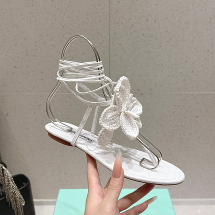 AQUAZZURA 26S FLORAL THONG SANDALS IN WHITE WOVEN RAFFIA AND FABRIC