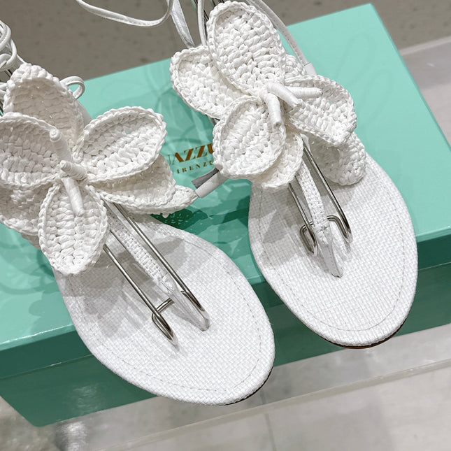 AQUAZZURA 26S FLORAL THONG SANDALS IN WHITE WOVEN RAFFIA AND FABRIC
