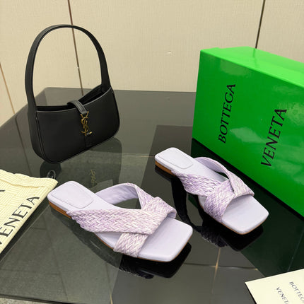 BOTTEGA VENETA 26S SANDALS IN LIGHT PURPLE CALFSKIN AND RAFFIA