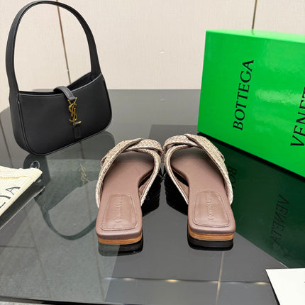 BOTTEGA VENETA 26S SANDALS IN DARK BROWN CALFSKIN AND RAFFIA