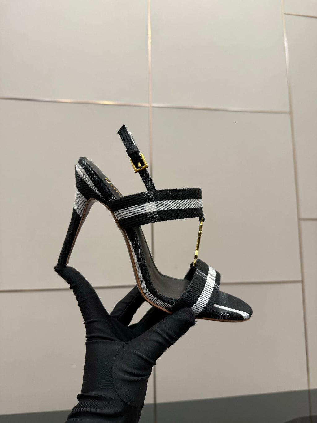 BURBERRY 26S HIGH-HEELED SANDALS 100 MM IN BLACK AND WHITE STRIPES FABRIC