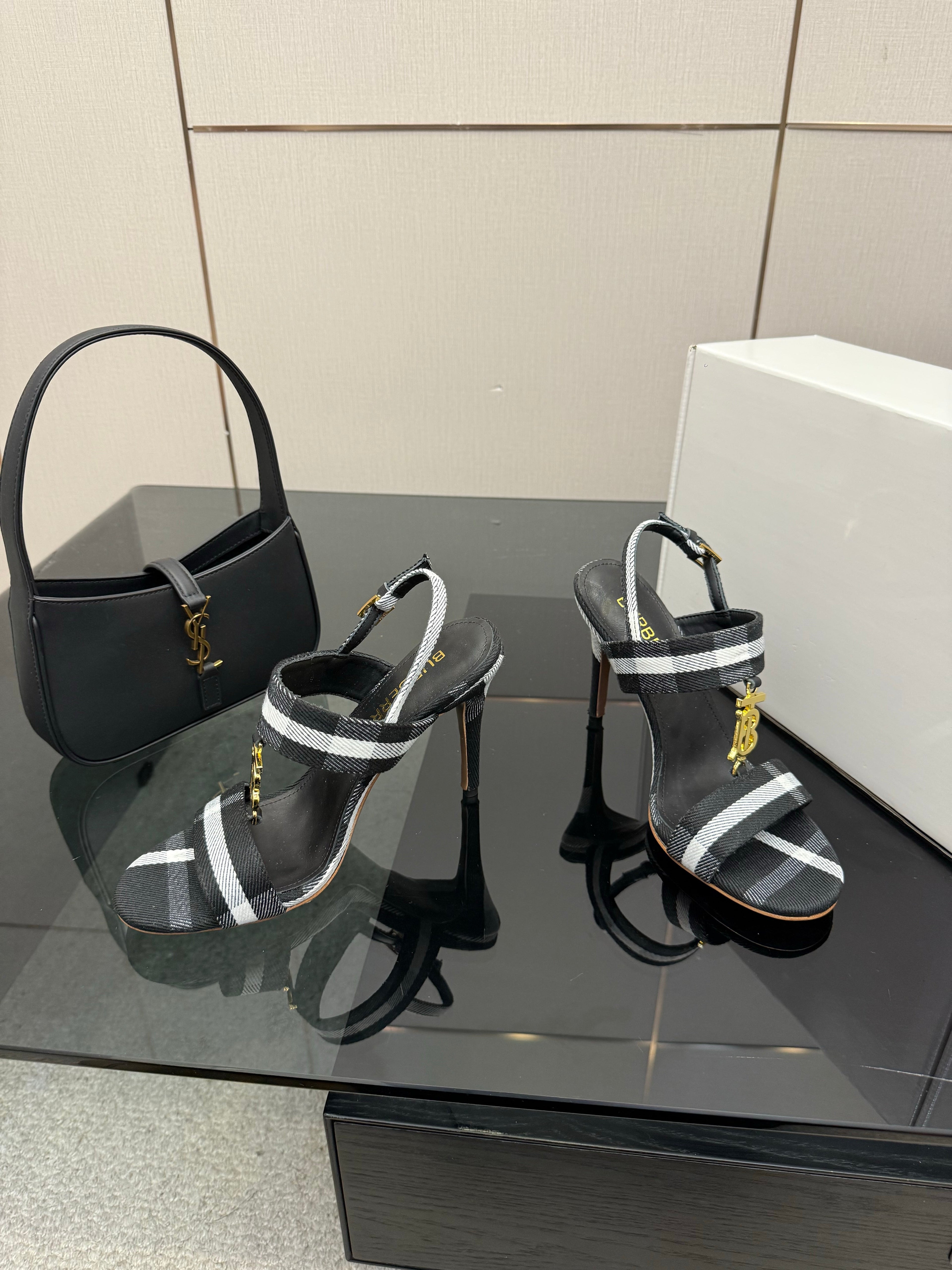 BURBERRY 26S HIGH-HEELED SANDALS 100 MM IN BLACK AND WHITE STRIPES FABRIC