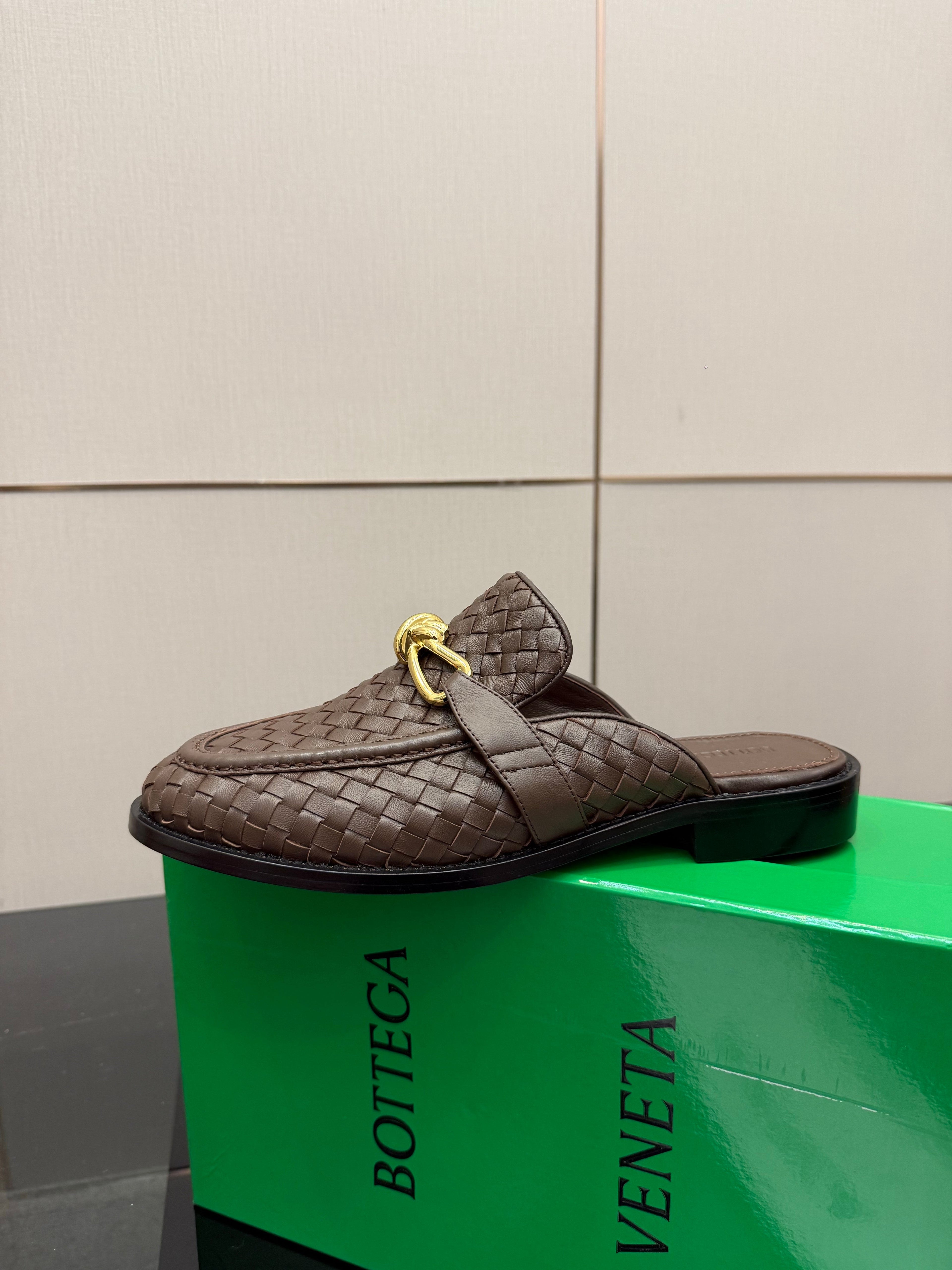 BOTTEGA VENETA 26S BACKLESS LOAFERS IN BROWN TECHNICAL WOVEN CALFSKIN