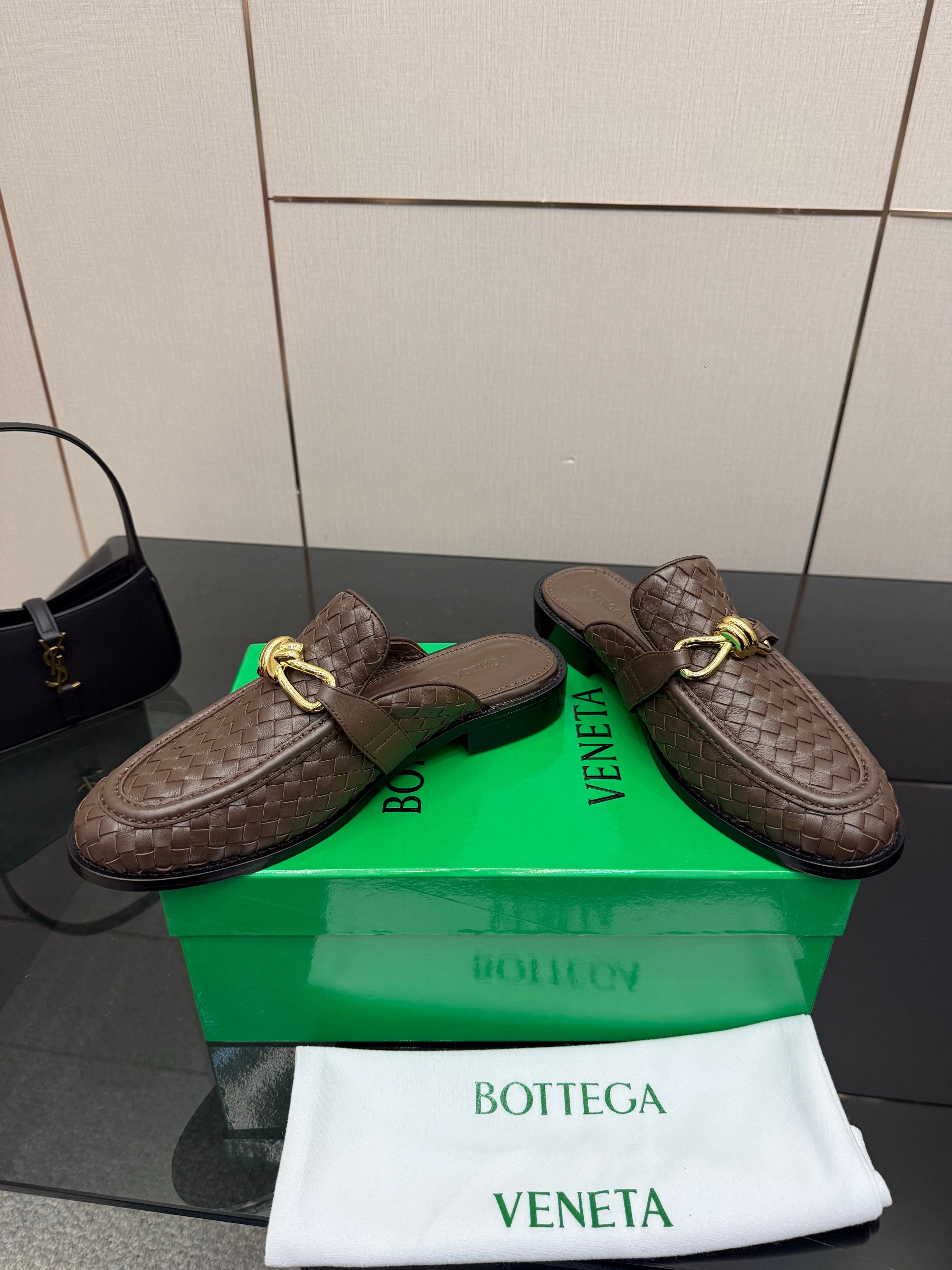 BOTTEGA VENETA 26S BACKLESS LOAFERS IN BROWN TECHNICAL WOVEN CALFSKIN