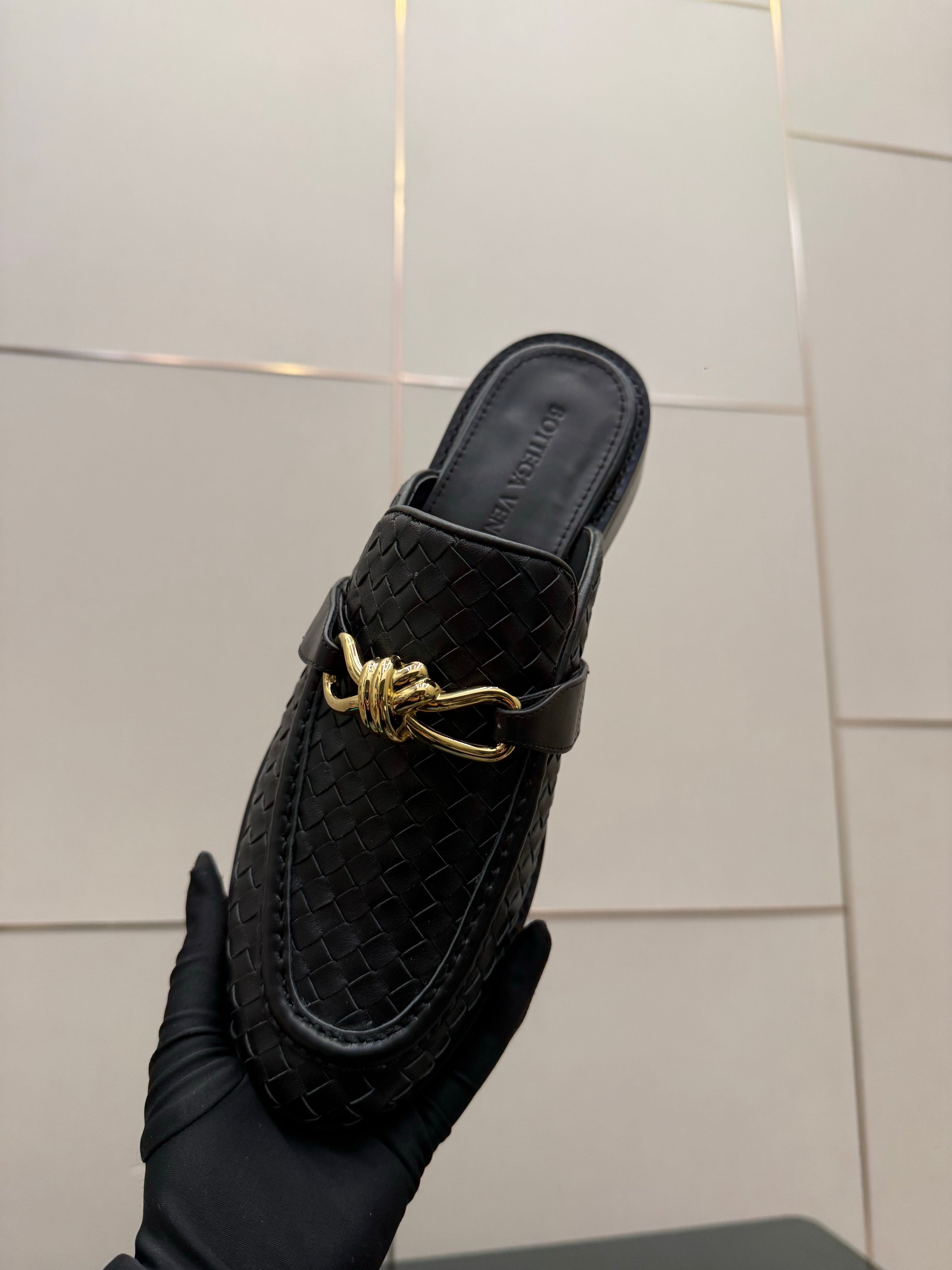 BOTTEGA VENETA 26S BACKLESS LOAFERS IN BLACK TECHNICAL WOVEN CALFSKIN