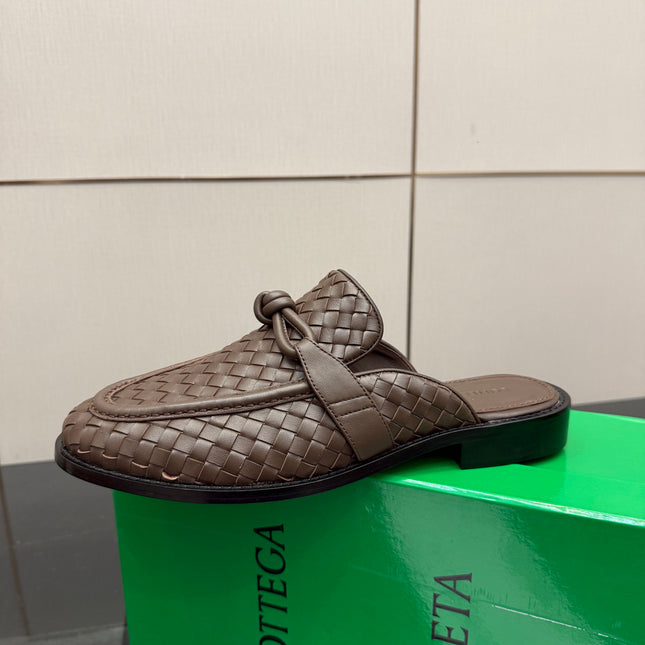 BOTTEGA VENETA 26S BACKLESS LOAFERS IN BROWN TECHNICAL WOVEN CALFSKIN STYLE 1