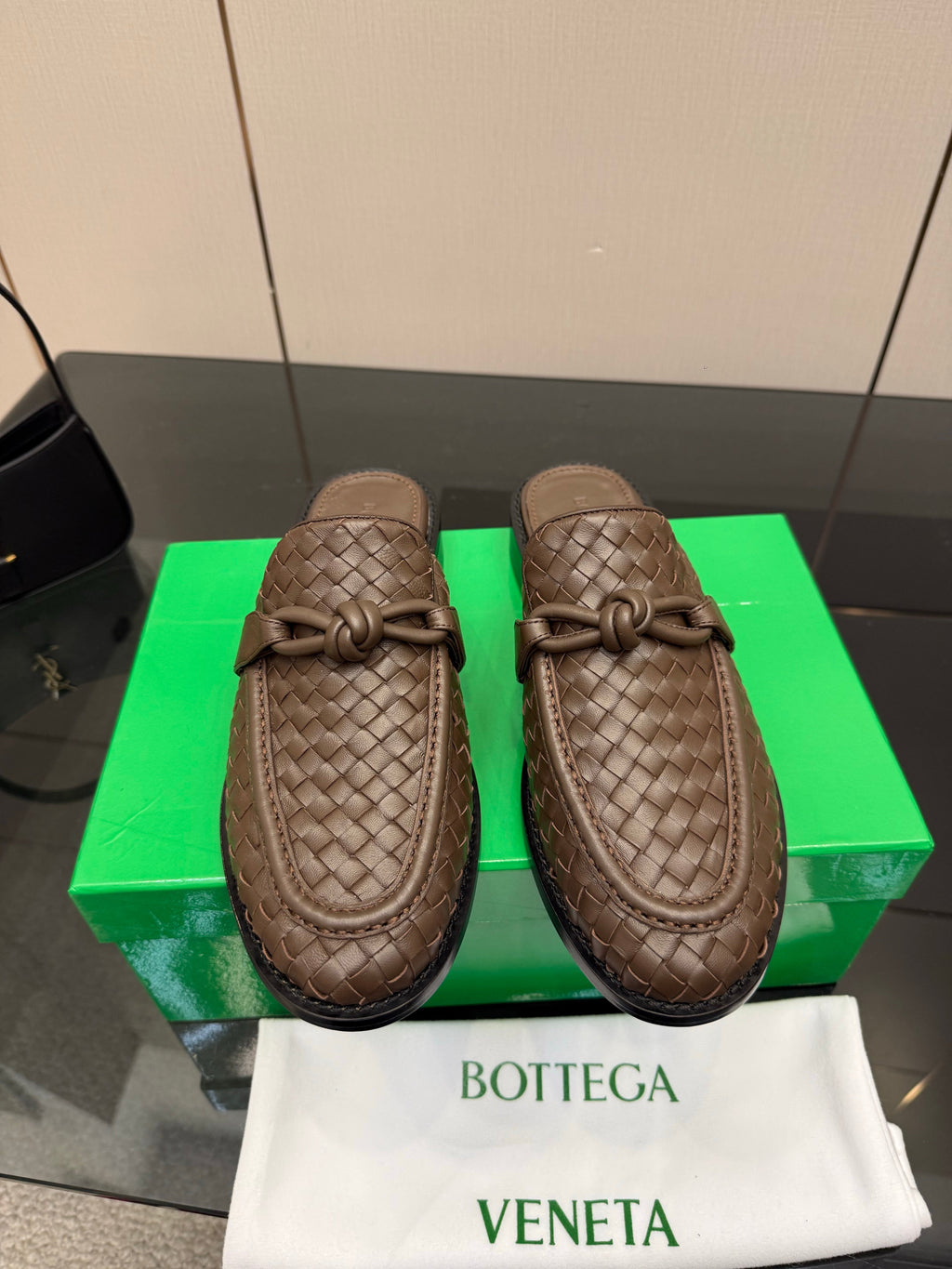 BOTTEGA VENETA 26S BACKLESS LOAFERS IN BROWN TECHNICAL WOVEN CALFSKIN STYLE 1