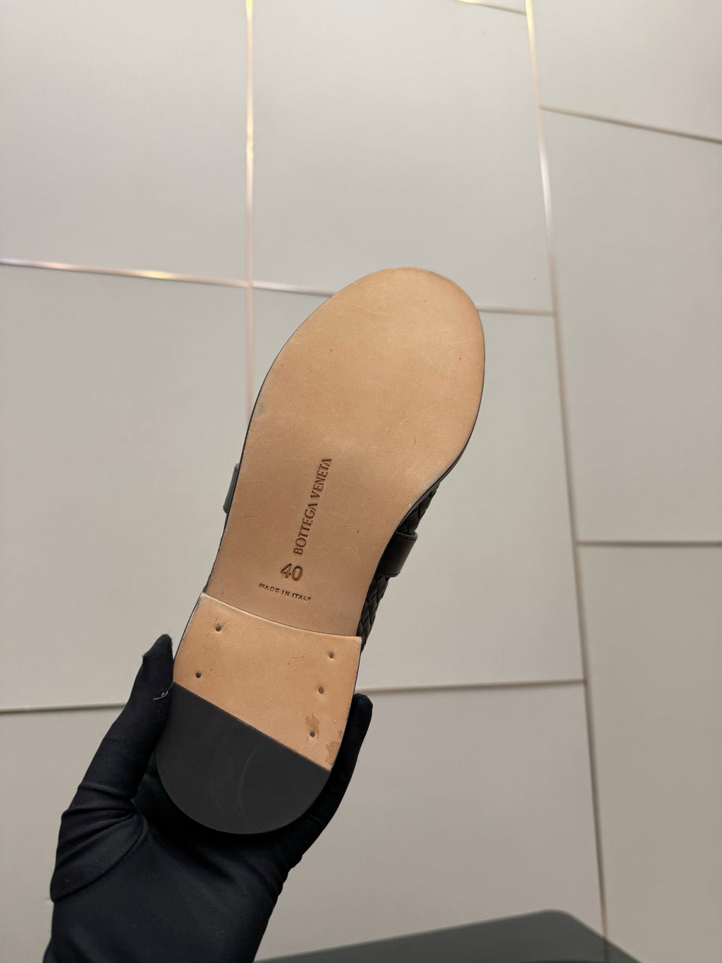 BOTTEGA VENETA 26S BACKLESS LOAFERS IN BLACK TECHNICAL WOVEN CALFSKIN STYLE 2