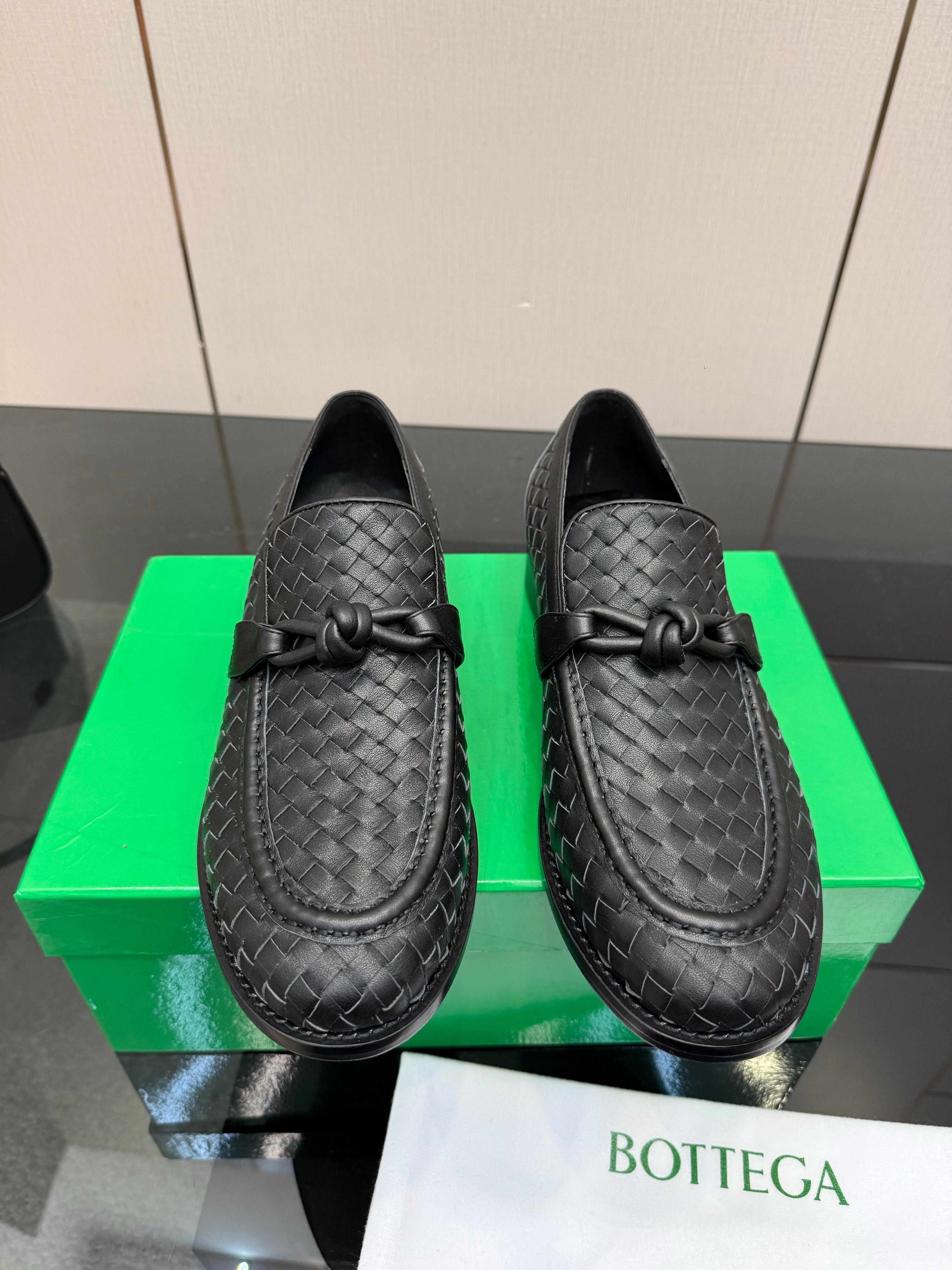 BOTTEGA VENETA 26S LOAFERS IN BLACK TECHNICAL WOVEN CALFSKIN