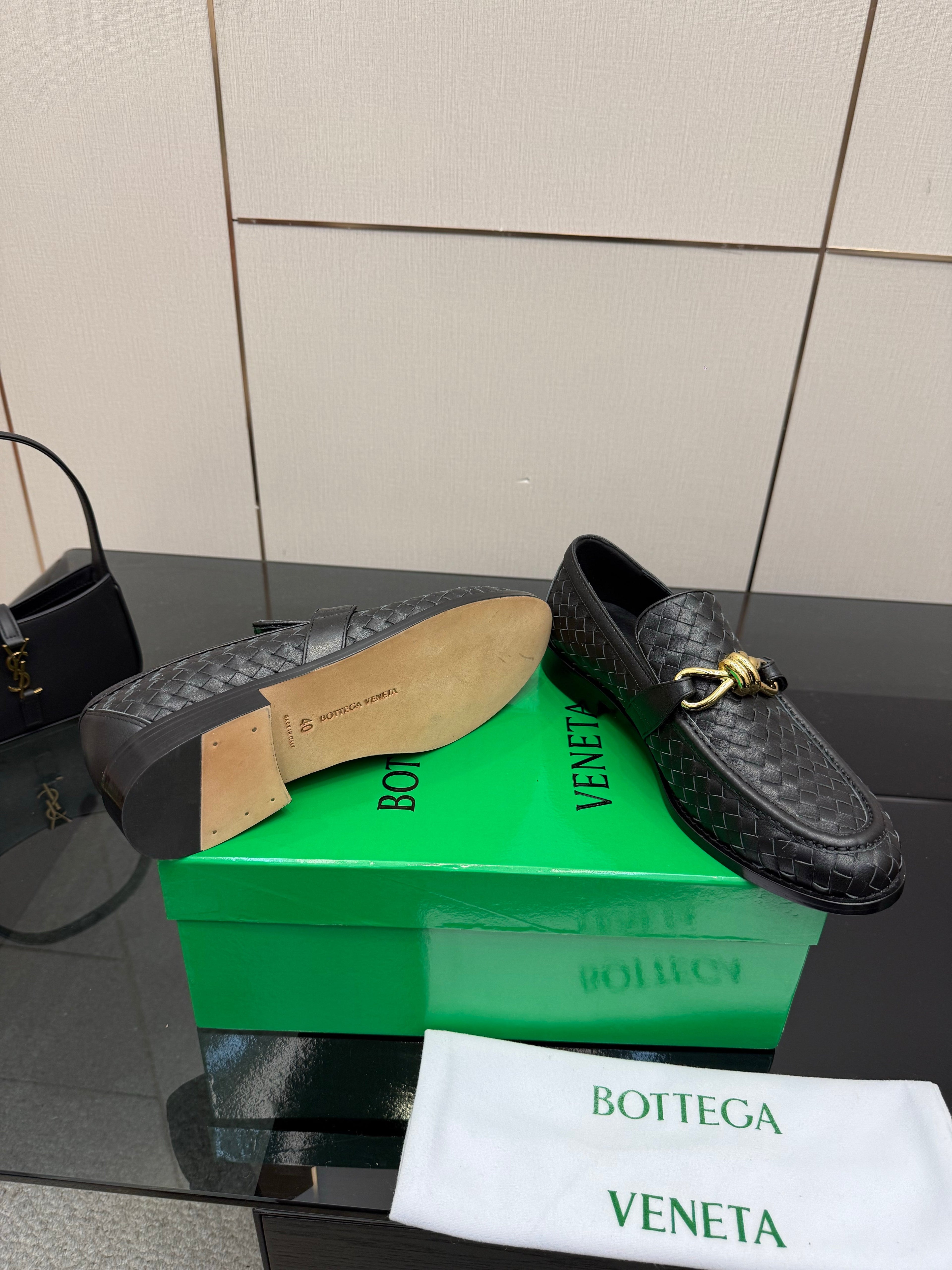 BOTTEGA VENETA 26S LOAFERS IN BLACK TECHNICAL WOVEN CALFSKIN STYLE 4