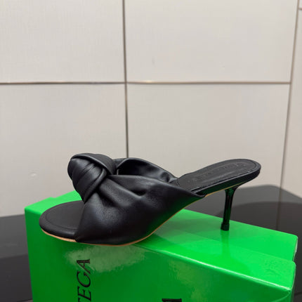 BOTTEGA VENETA 26S KNOT-STRAP HIGH-HEEL SANDALS IN BLACK LAMBSKIN