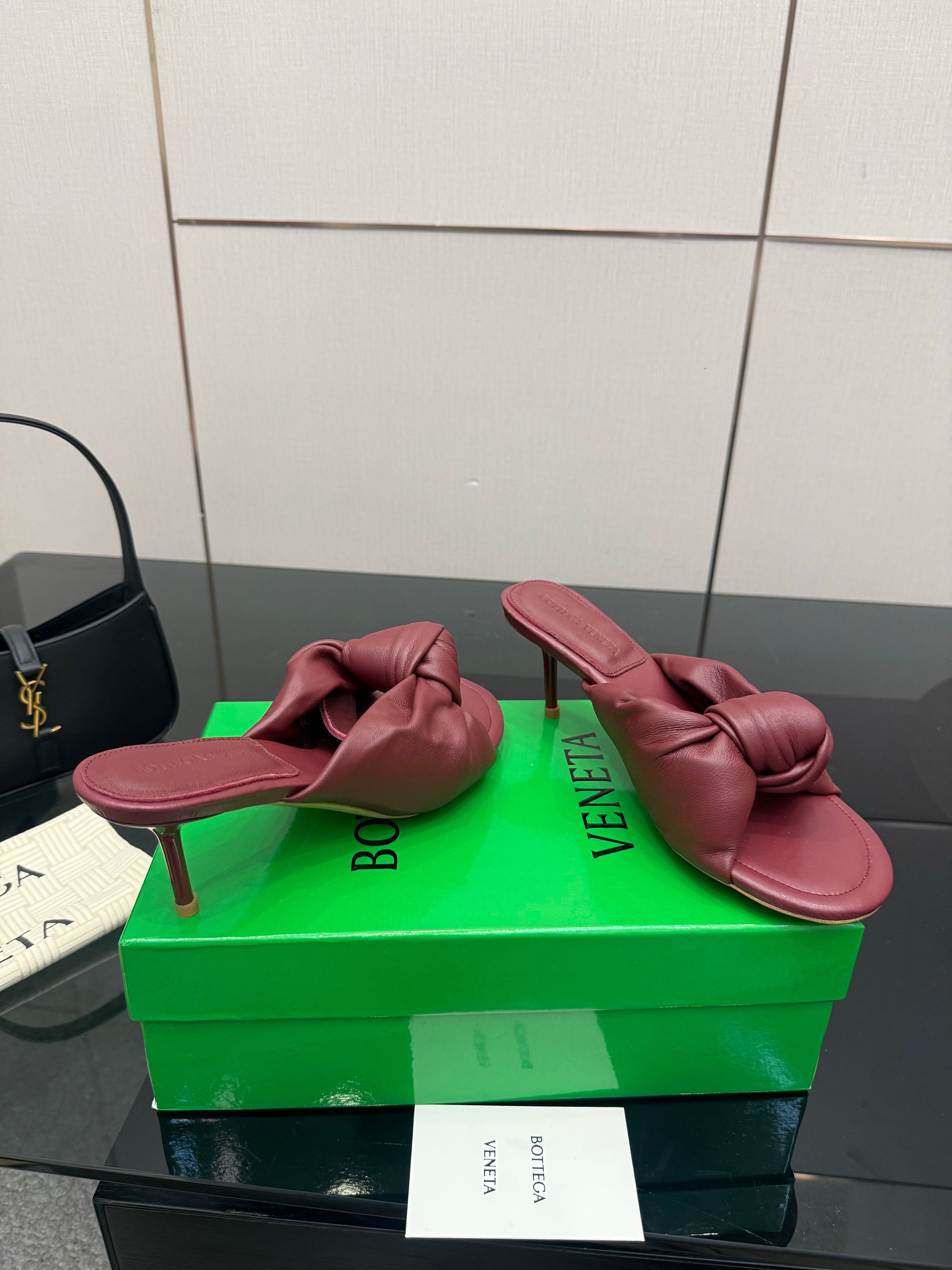 BOTTEGA VENETA 26S KNOT-STRAP HIGH-HEEL SANDALS IN DARK RED LAMBSKIN