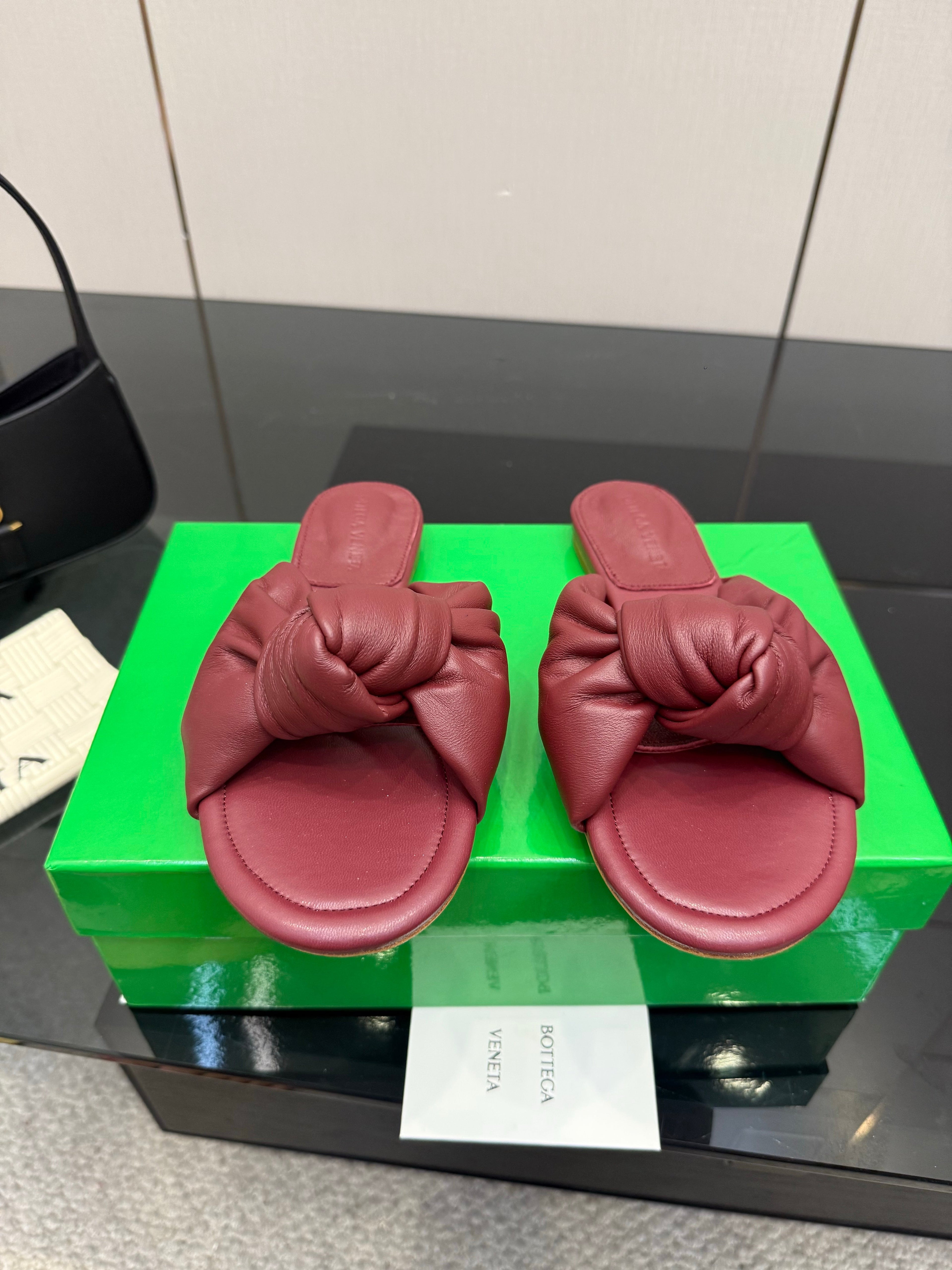 BOTTEGA VENETA 26S SLIDE SANDALS IN DARK RED LAMBSKIN