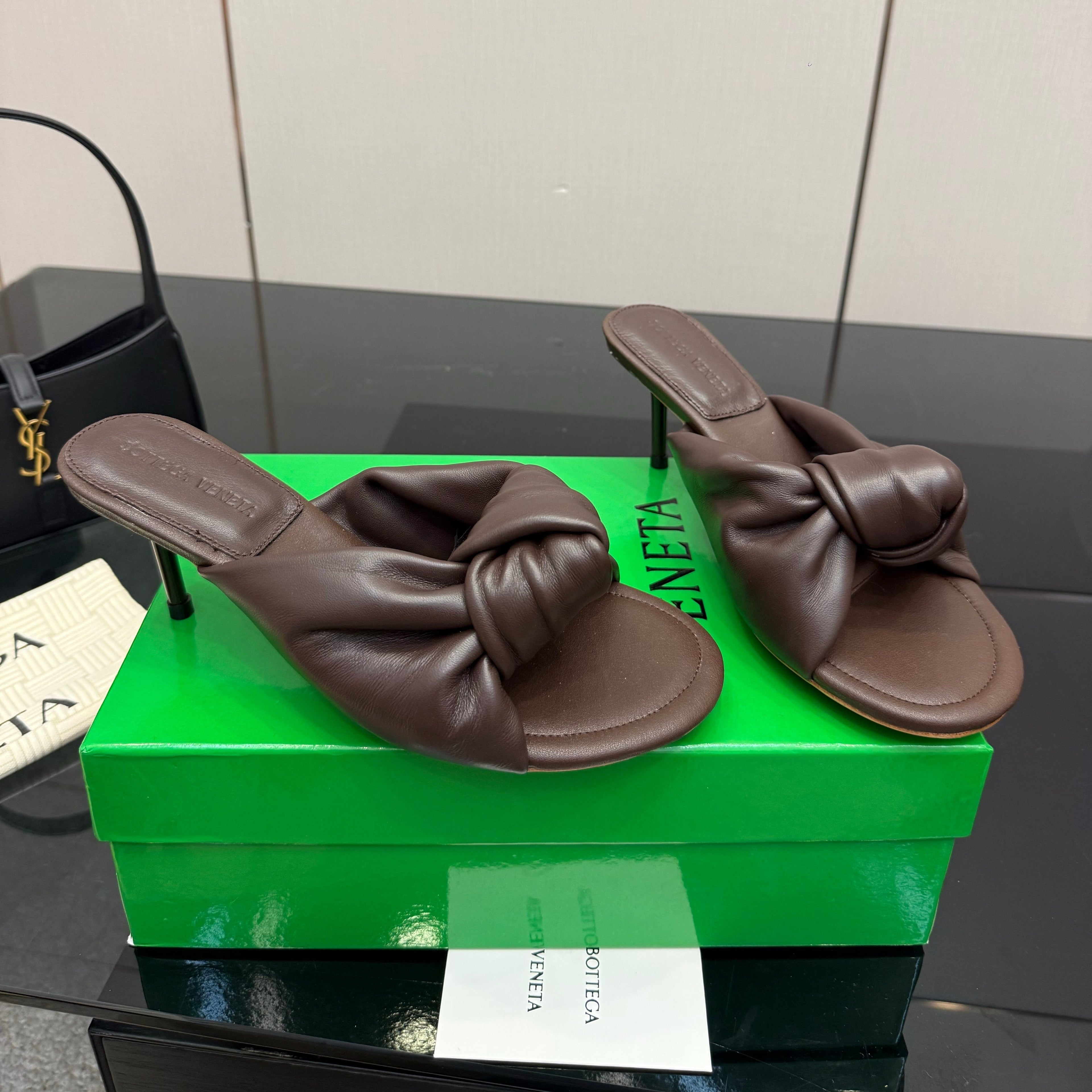 BOTTEGA VENETA 26S KNOT-STRAP HIGH-HEEL SANDALS IN BROWN LAMBSKIN