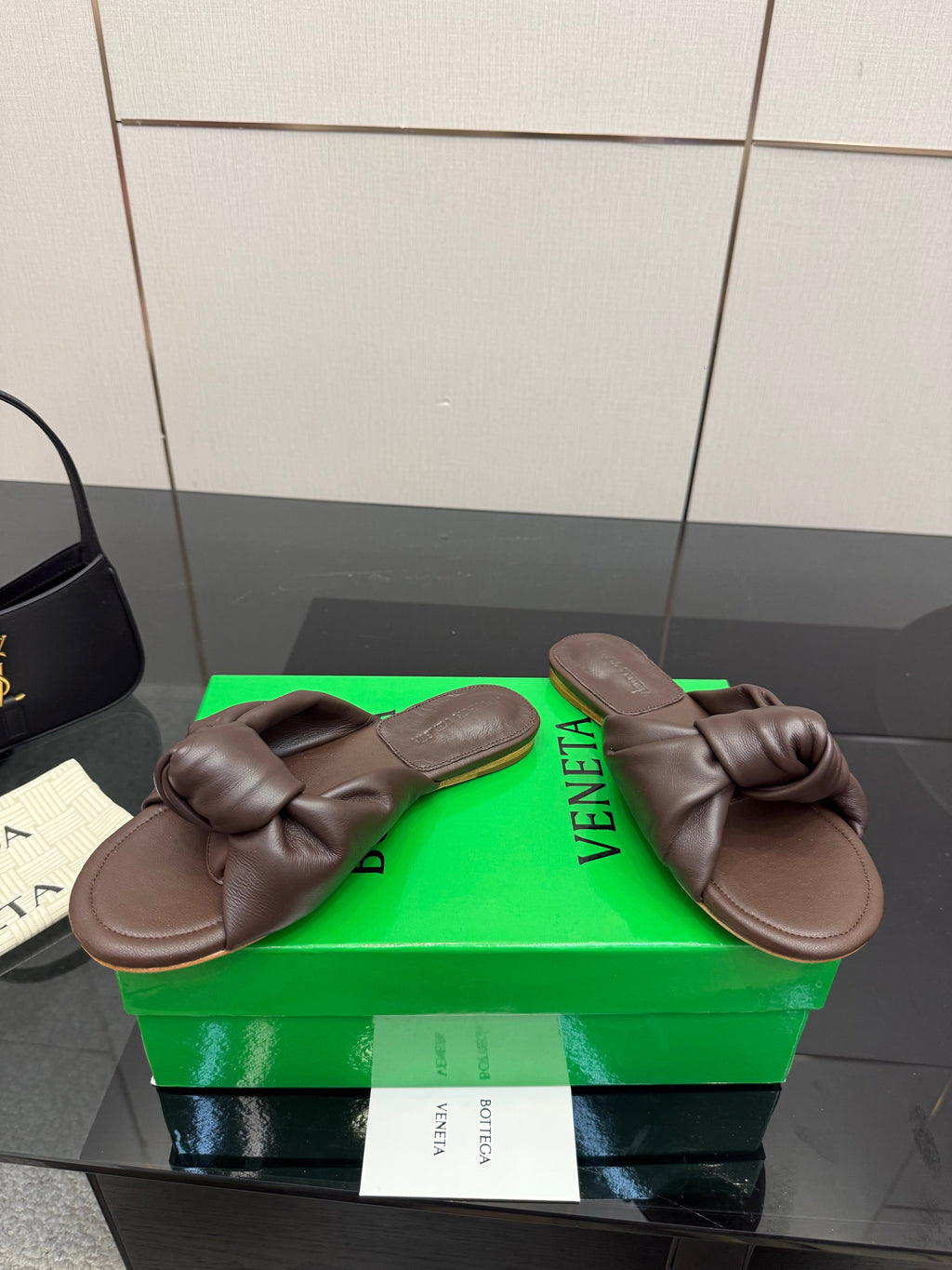 BOTTEGA VENETA 26S SLIDE SANDALS IN BROWN LAMBSKIN
