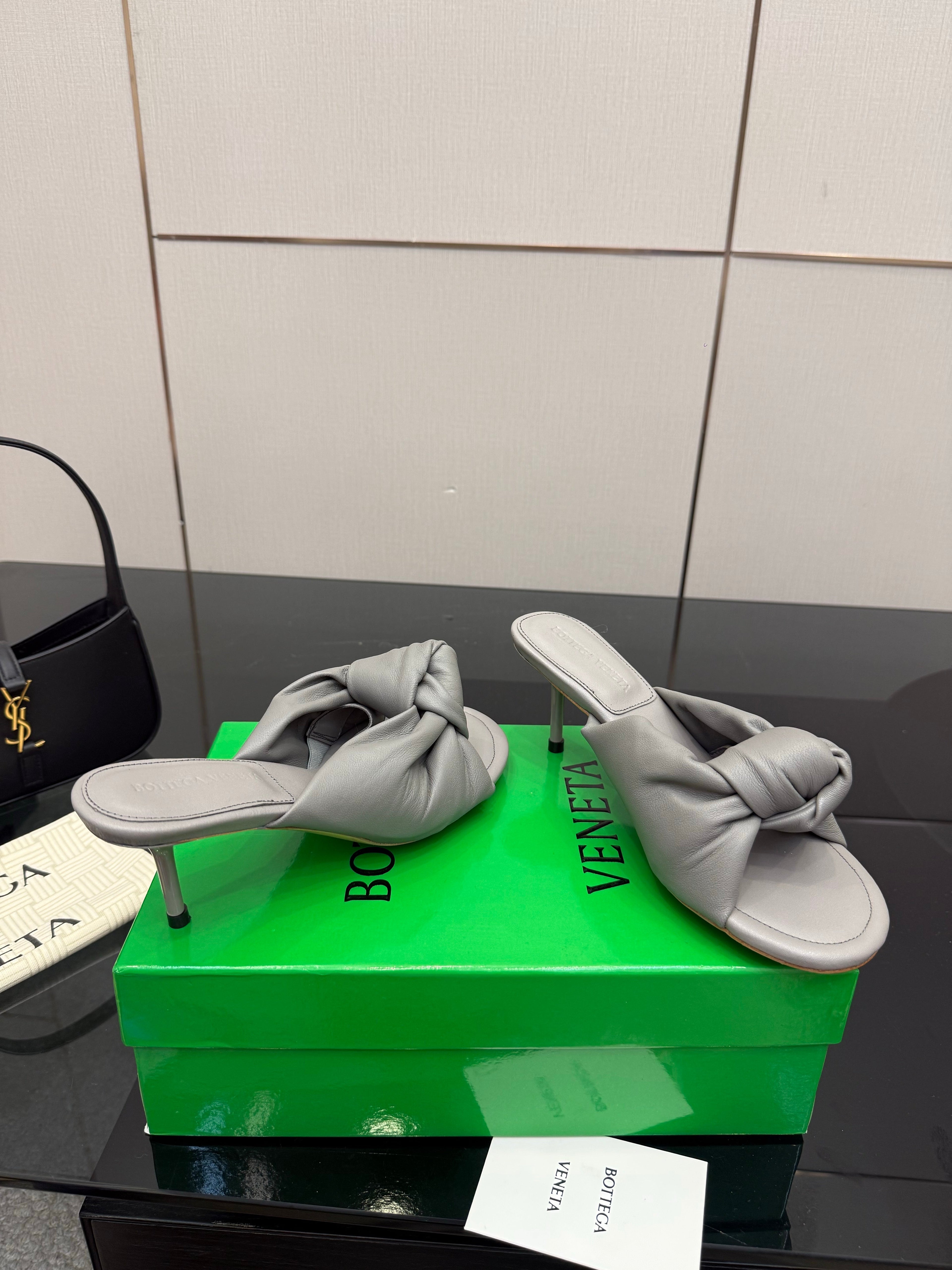 BOTTEGA VENETA 26S KNOT-STRAP HIGH-HEEL SANDALS IN DARK GREY LAMBSKIN