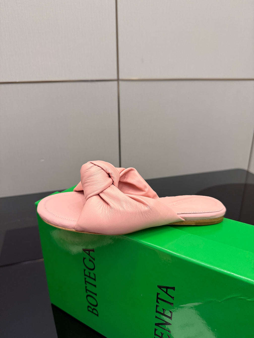 BOTTEGA VENETA 26S SLIDE SANDALS IN PASTEL PINK LAMBSKIN