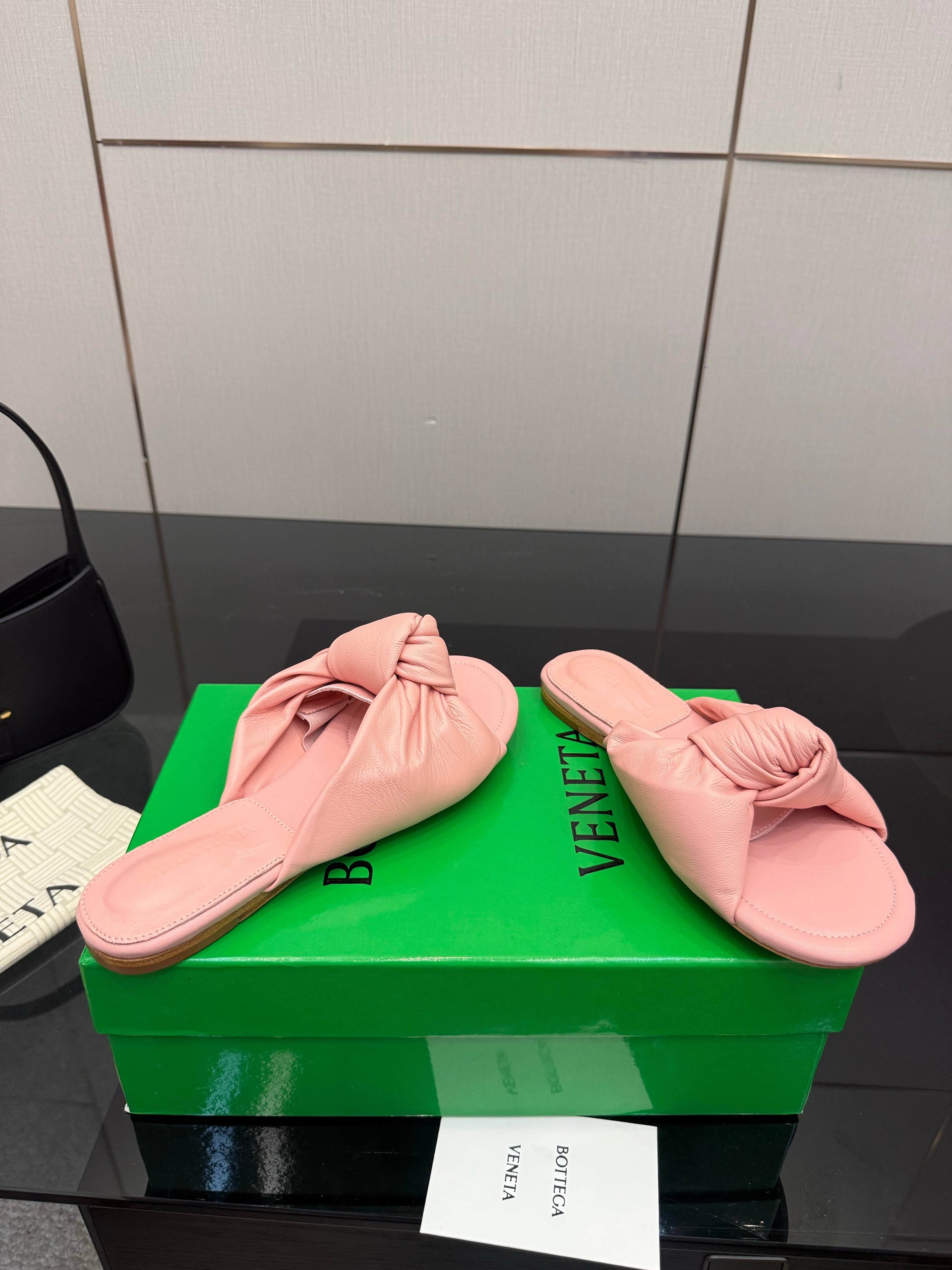 BOTTEGA VENETA 26S SLIDE SANDALS IN PASTEL PINK LAMBSKIN