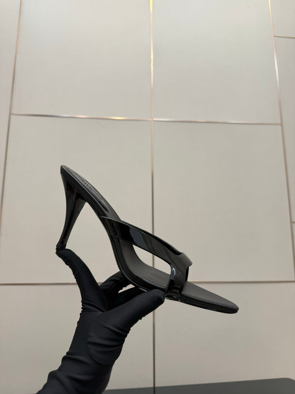 YSL 26S POINTED-TOE SANDALS 90 MM IN BLACK CALFSKIN