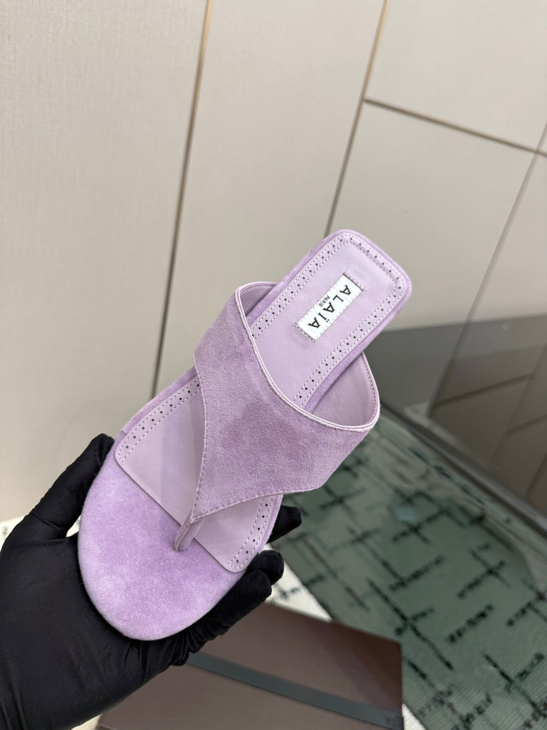 ALAIA 26S THONG MULE SANDALS IN PURPLE SUEDE